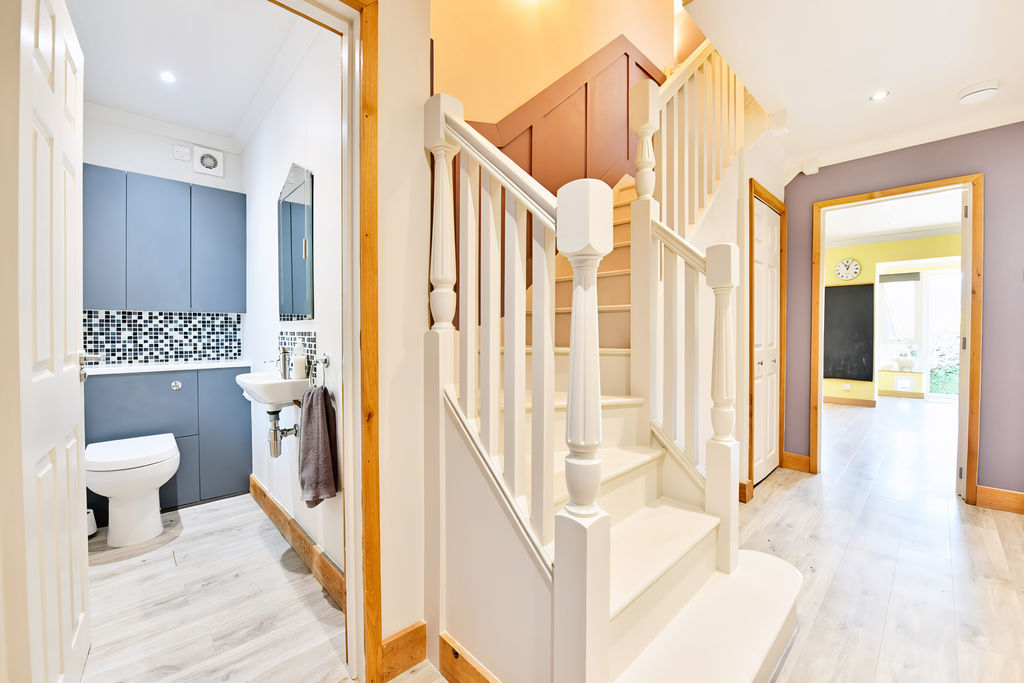 Entrance Hallway- click for photo gallery